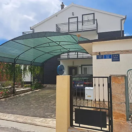 Leti Apartment