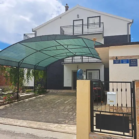 Leti Apartment